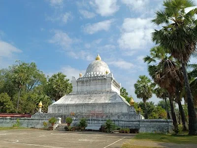 Explore Wat Wisunarat, Vientiane