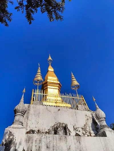 Visit Wat Chom Si, Vientiane