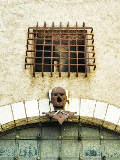 Explore Tour du Masque de fer, Cannes