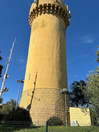 Explore Château d'eau, Cannes