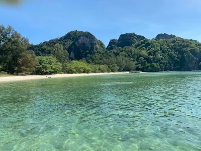 Loh Lana Bay: Serene Beach & Jungle Escape, Phi Phi Island