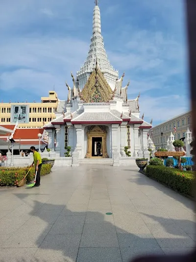 Visit Bangkok City Pillar Shrine, Bangkok