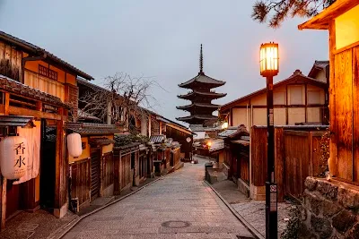 Visit Ninenzaka, Kyoto