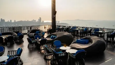 Horizon Rooftop Restaurant and Bar