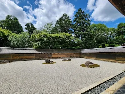 Explore Ryoan-ji Hojo Teien (Rock Garden), Kyoto
