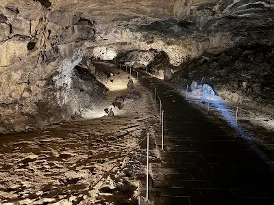 Visit Ssangyong Cave, Jeju Island