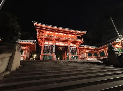 Visit Yasaka Shrine, Kyoto