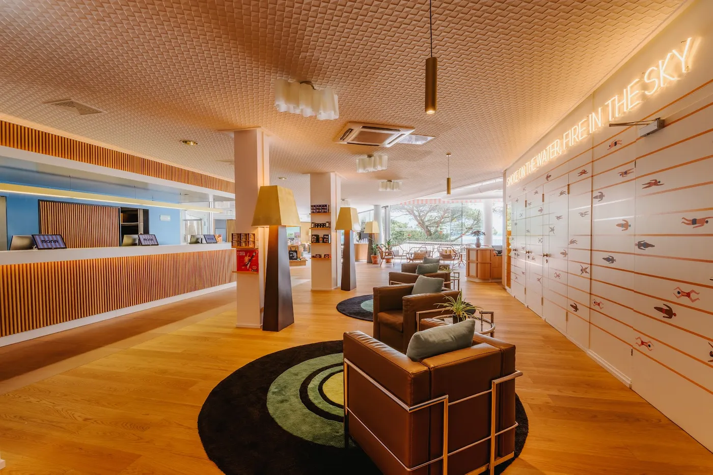 Mona Montreux, Montreux
