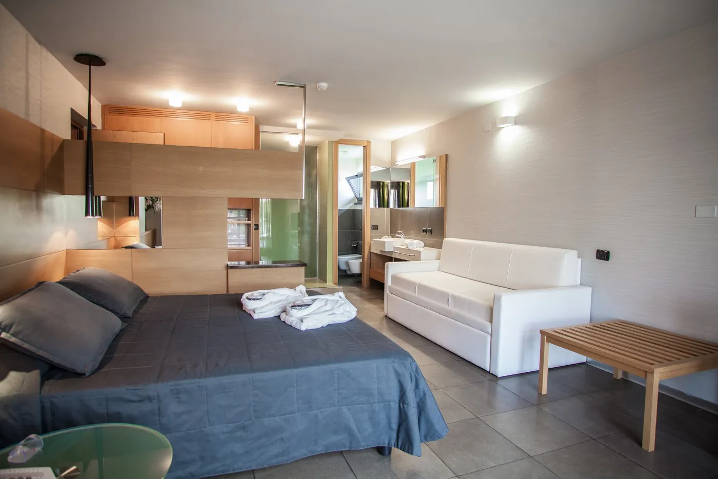 Hotel Zone, Rome