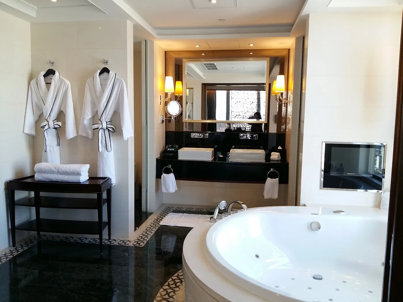 Sofitel Macau at Ponte 16, Macau