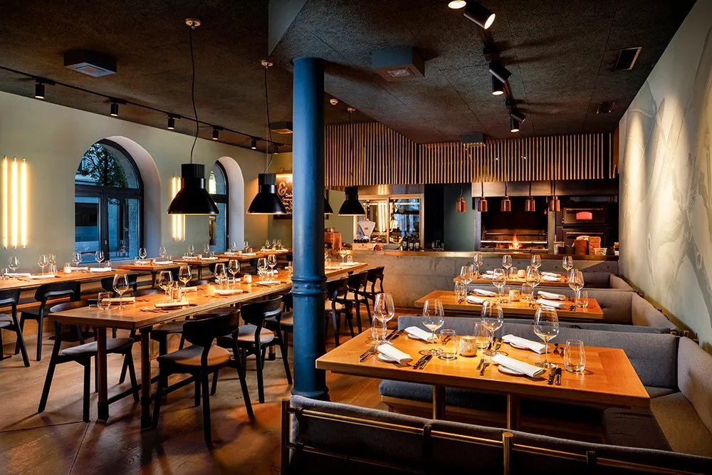Dine at Ampersand Grillrestaurant on May 6, 2026
