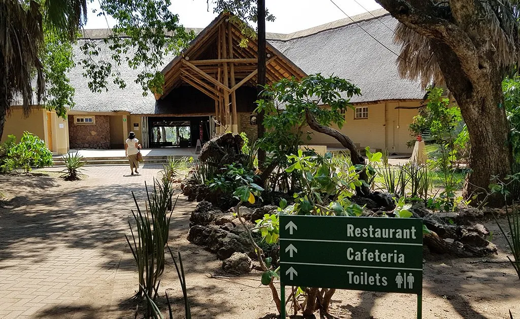 Dine at Tindlovu Letaba, Kruger National Park