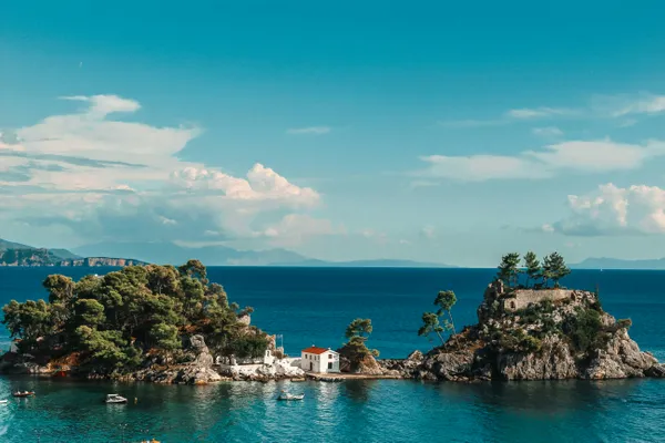 Greece Under Rs 1.8 Lakh Per Person