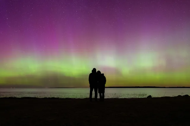 A honeymoon under the aurora